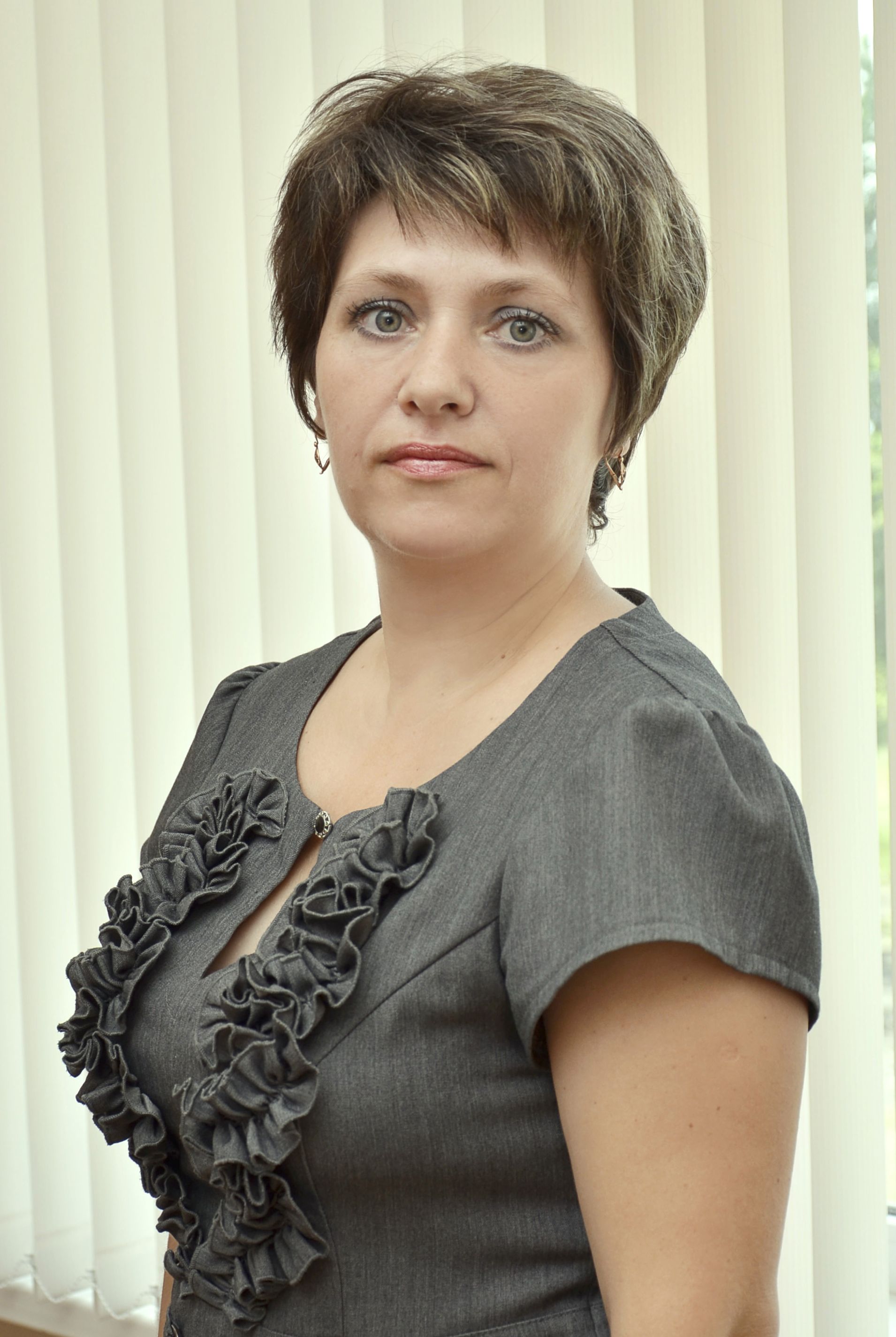 Савченко Елена Владимировна заняла I место в конкурсе и поправу считается "Учитель года" 2014-2015 г.